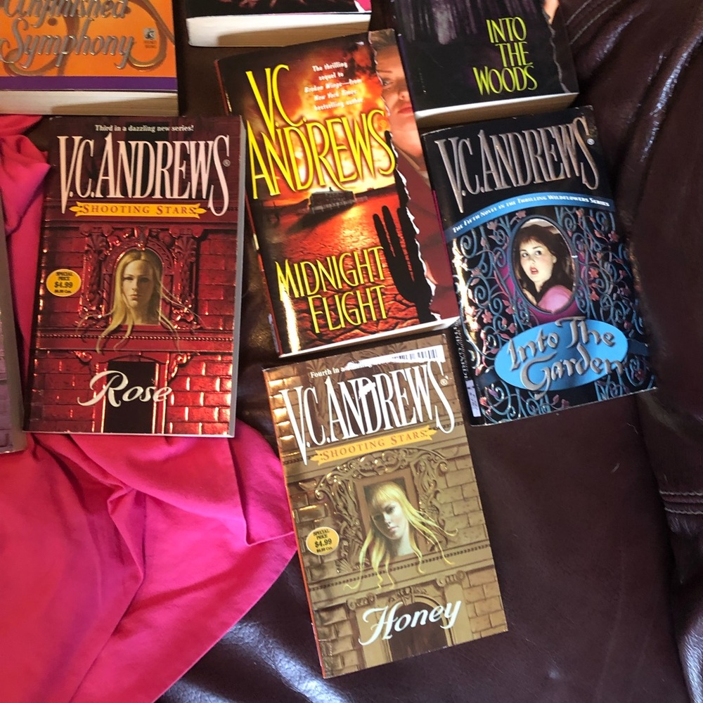 LOT OF 10 VC ANDREWS PAPERBACK BOOKS - MIXED SERIES Very Good Condition. - Picture 4 of 4